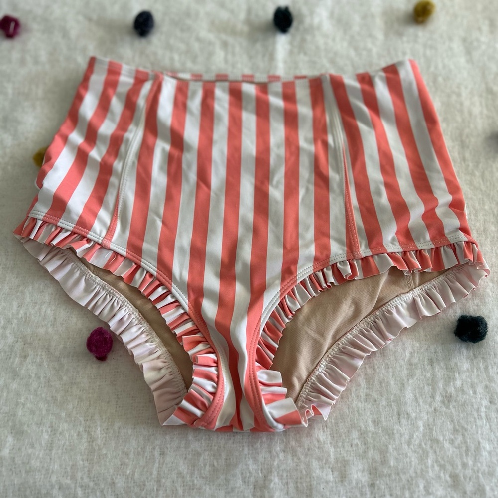 Medium KJ peach stripe ruffle bottoms